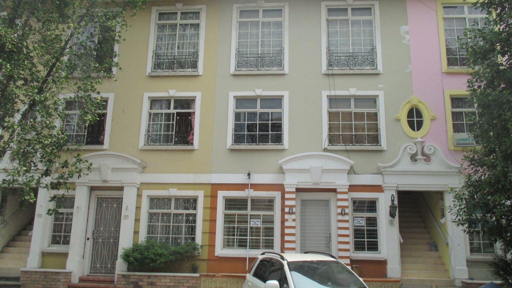 DIjual / Disewakan Townhouse lantai dasar Taman Paris - Lippo Karawaci