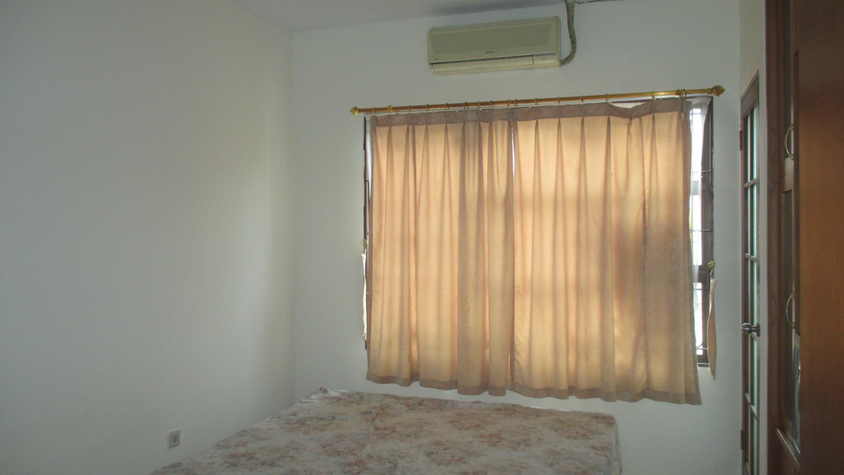 Disewakan Townhouse Taman Permata Hijau lantai 2 - Lippo Karawaci