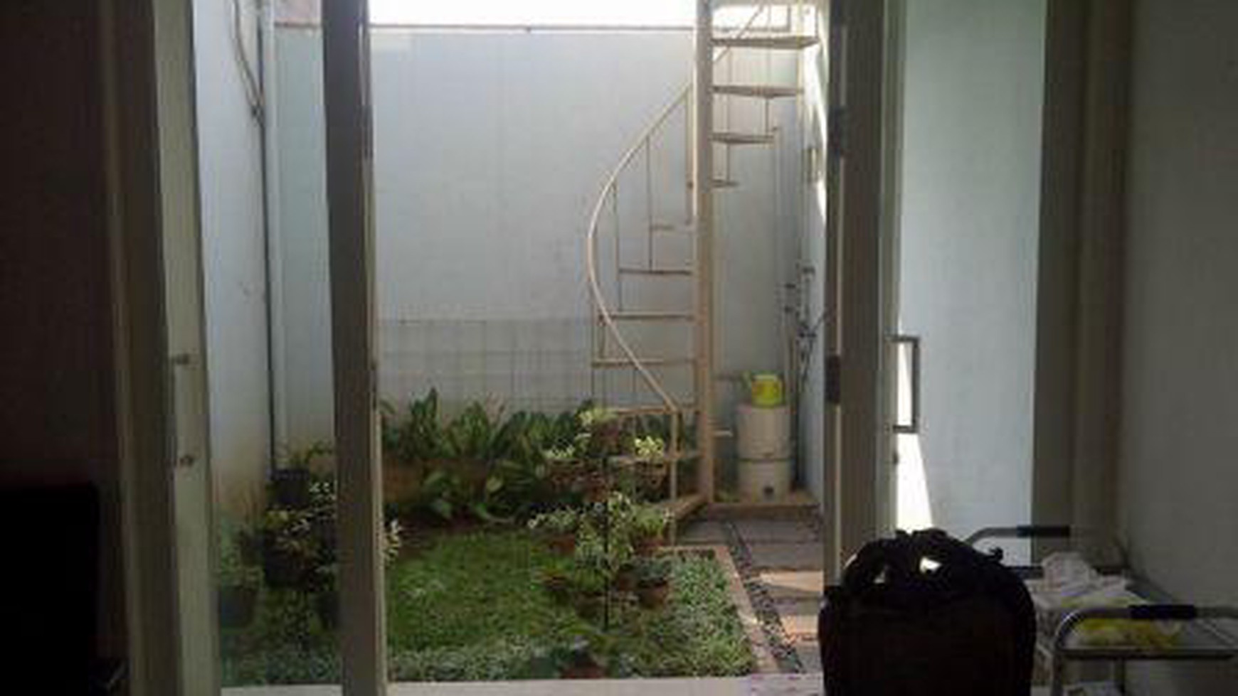 Rumah Camar Nan Cantik Bersih Tertata Rapi - Lokasi Bintaro sektor 3 #ER