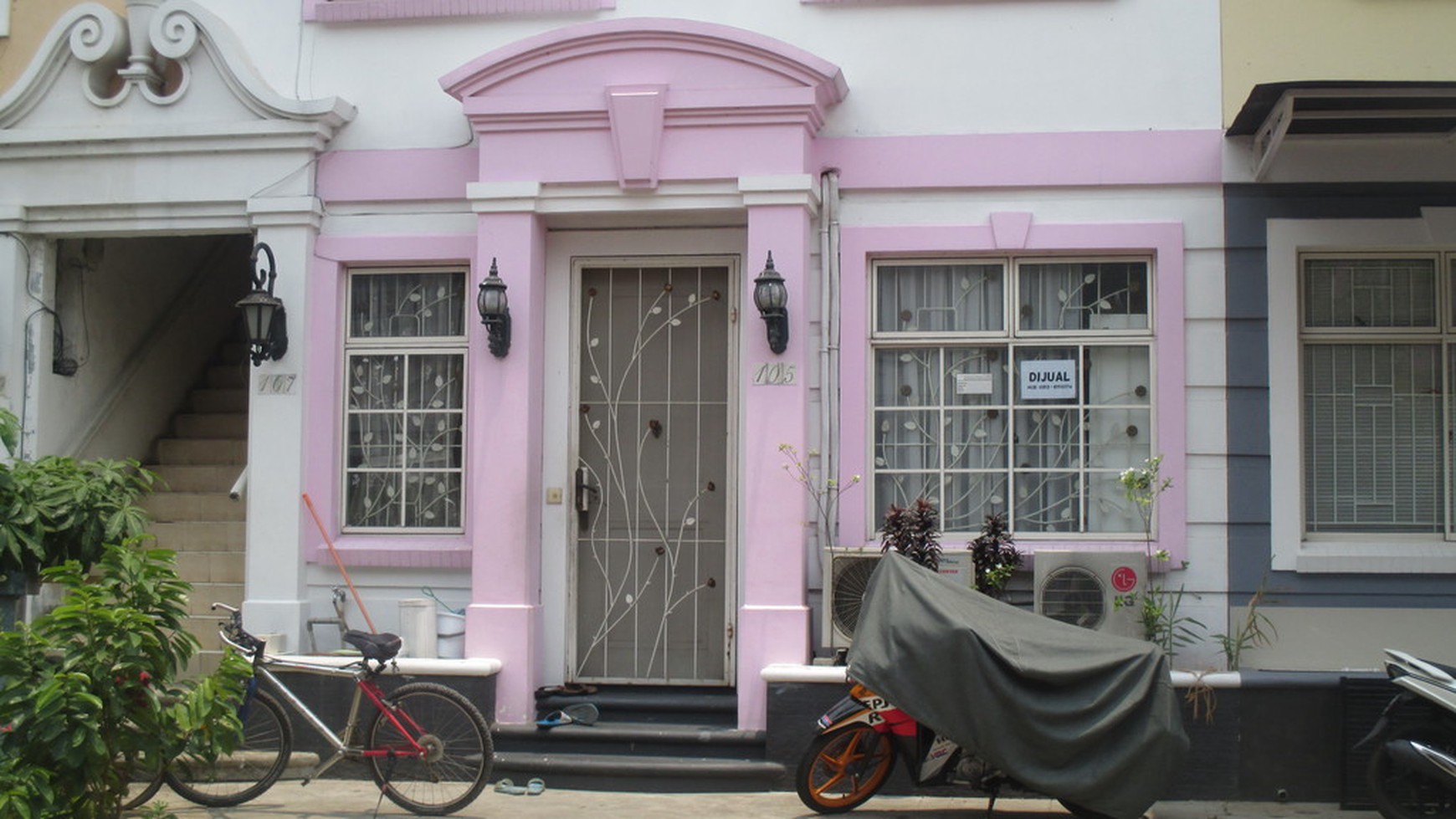 Dijual Townhouse Taman Paris Special Unit - Lippo Karawaci