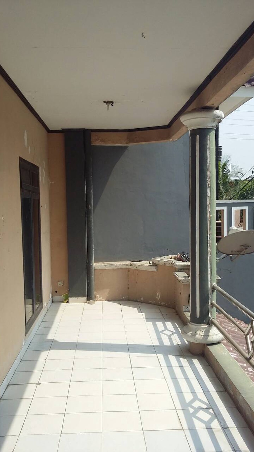 Disewakan Rumah Di Jl. Raya Harkit - Karawaci