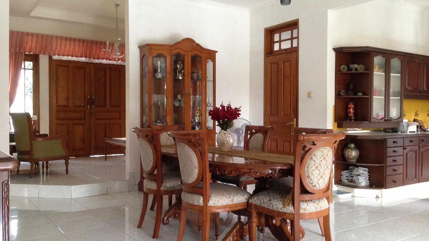 Rumah Bagus di Tengah Kota Depok