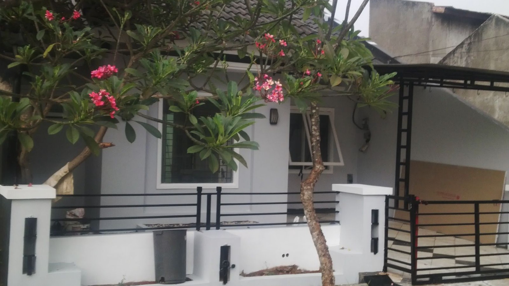 Rumah Bagus,strategis di graha Raya