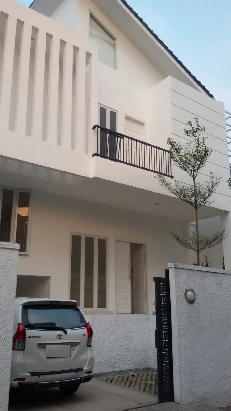 Rumah Brand New,Siap Huni, lokasi strategis,di Cilandak DKI Jakarta Selatan,10 menit ke citos