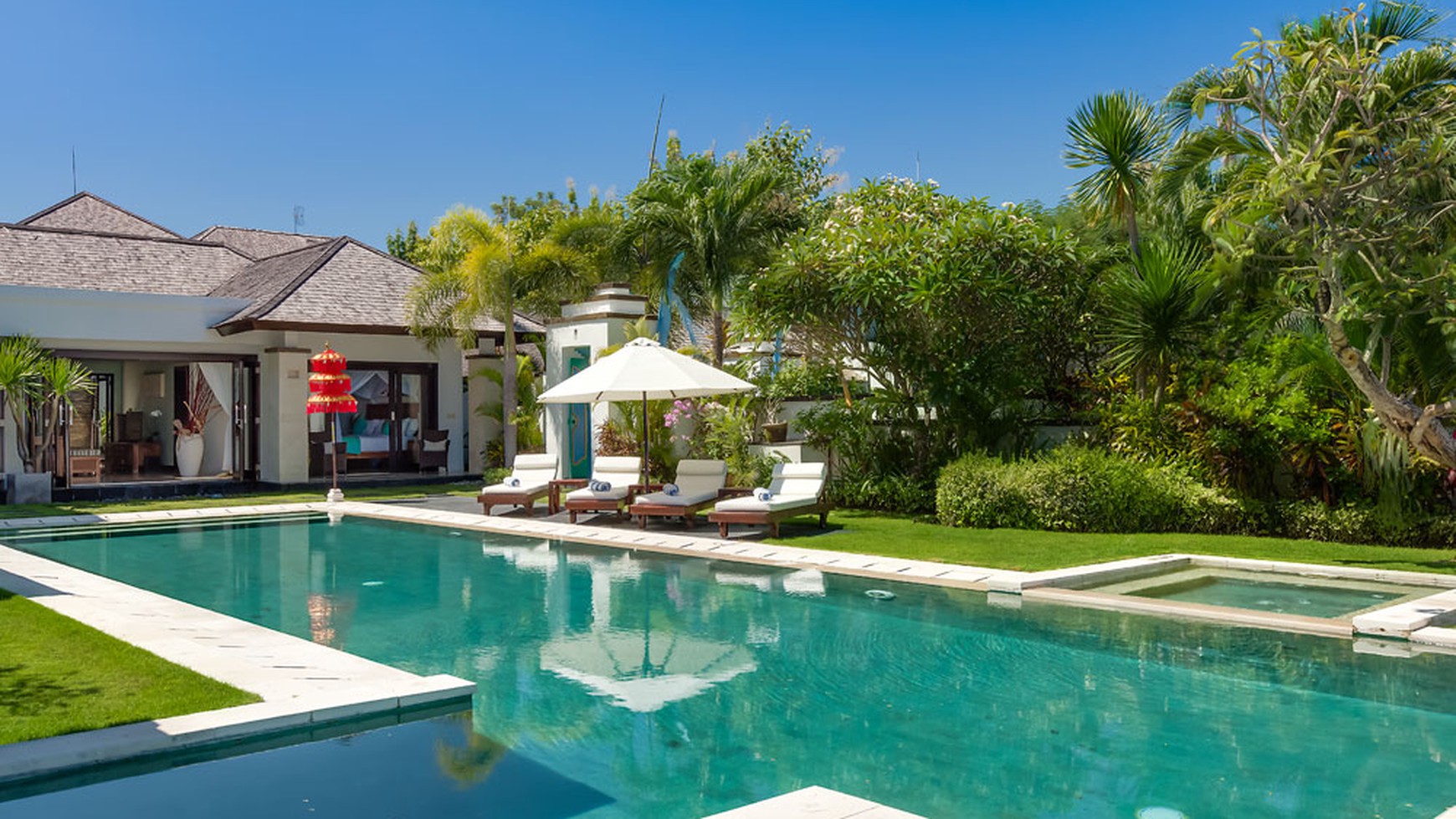 Freehold Absolute White Beachfront Villa 3 Bedrooms Nusa Dua