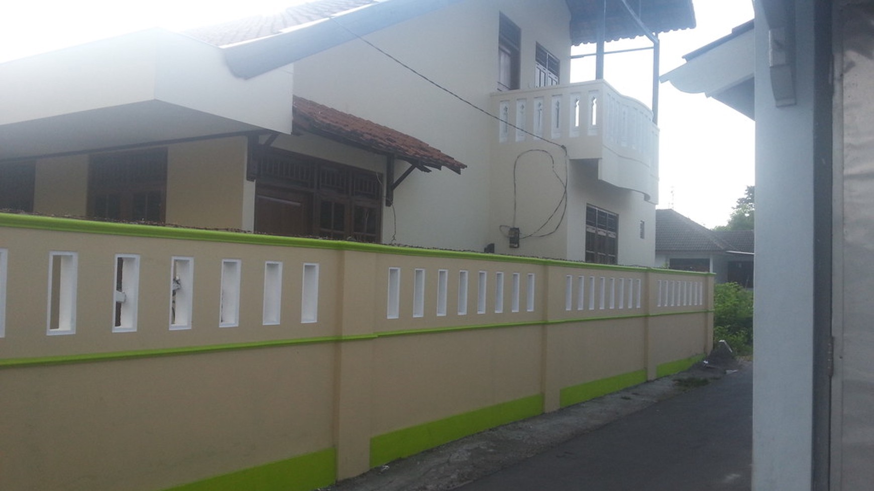 RUMAH DIJUAL DI JL. KENINCI, SAMBIREJO, KADIPIRO, BANJARSARI, SURAKARTA