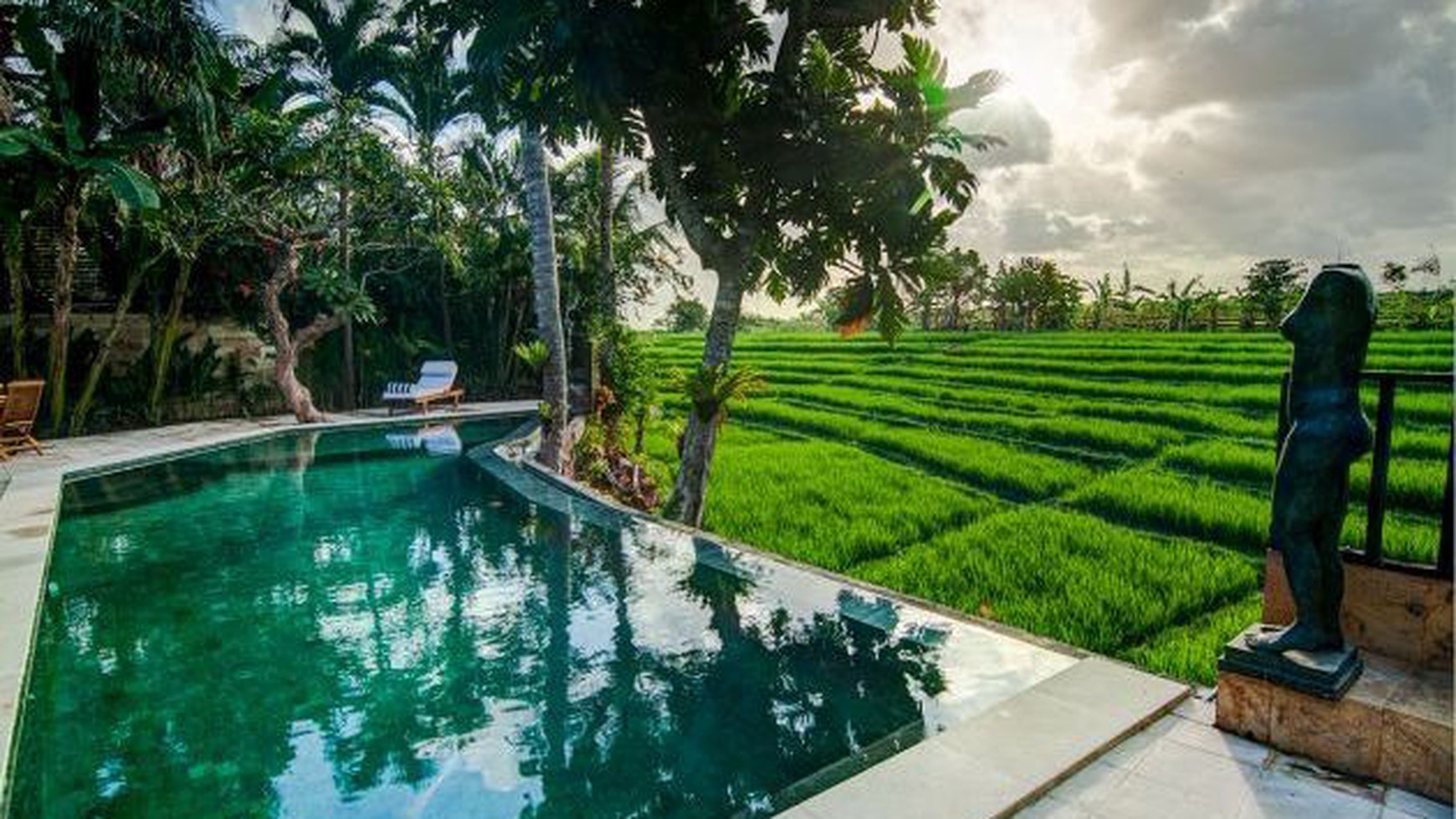 Freehold Charming Balinesse Villa 1000m2 with 3 Bedrooms at Berawa Canggu (HG)