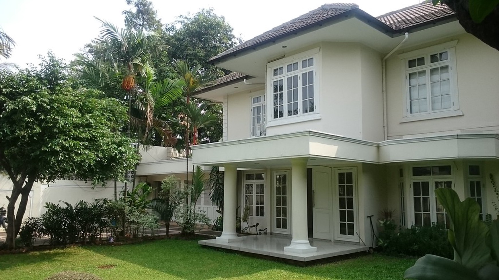 Disewakan Rumah mewah asri dan nyaman, lokasi strategis - Pejaten Barat