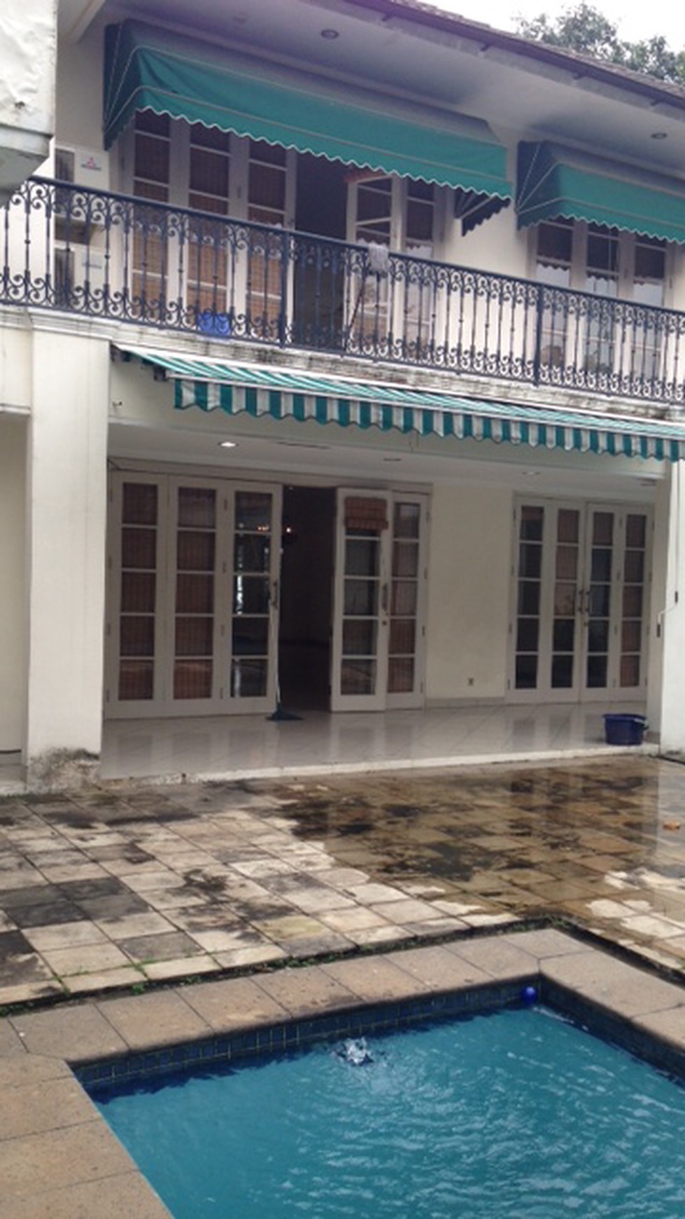 Disewakan Rumah mewah asri dan nyaman, lokasi strategis - Pejaten Barat