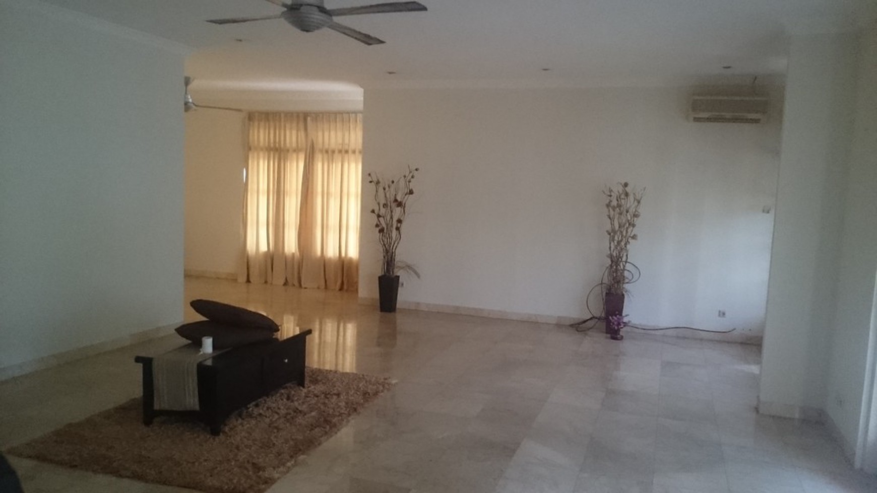 Disewakan Rumah mewah asri dan nyaman, lokasi strategis - Pejaten Barat