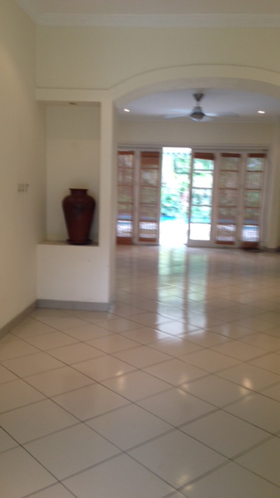 Disewakan Rumah mewah asri dan nyaman, lokasi strategis - Pejaten Barat