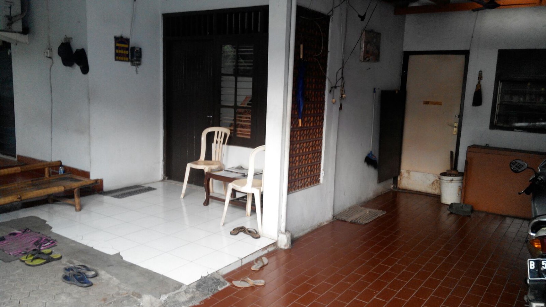 Rumah di Jual dekat Permata Hijau dipinggir jalan raya, tidak banjir akses mudah , strategis.