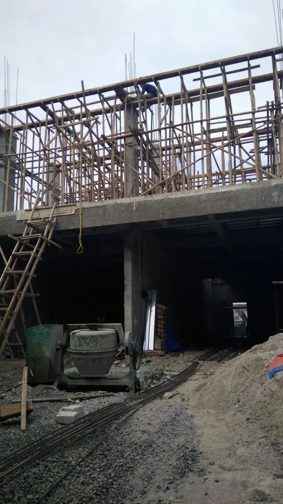 Ruko  Baru, pinggir jalan di Ciledug Tangerang