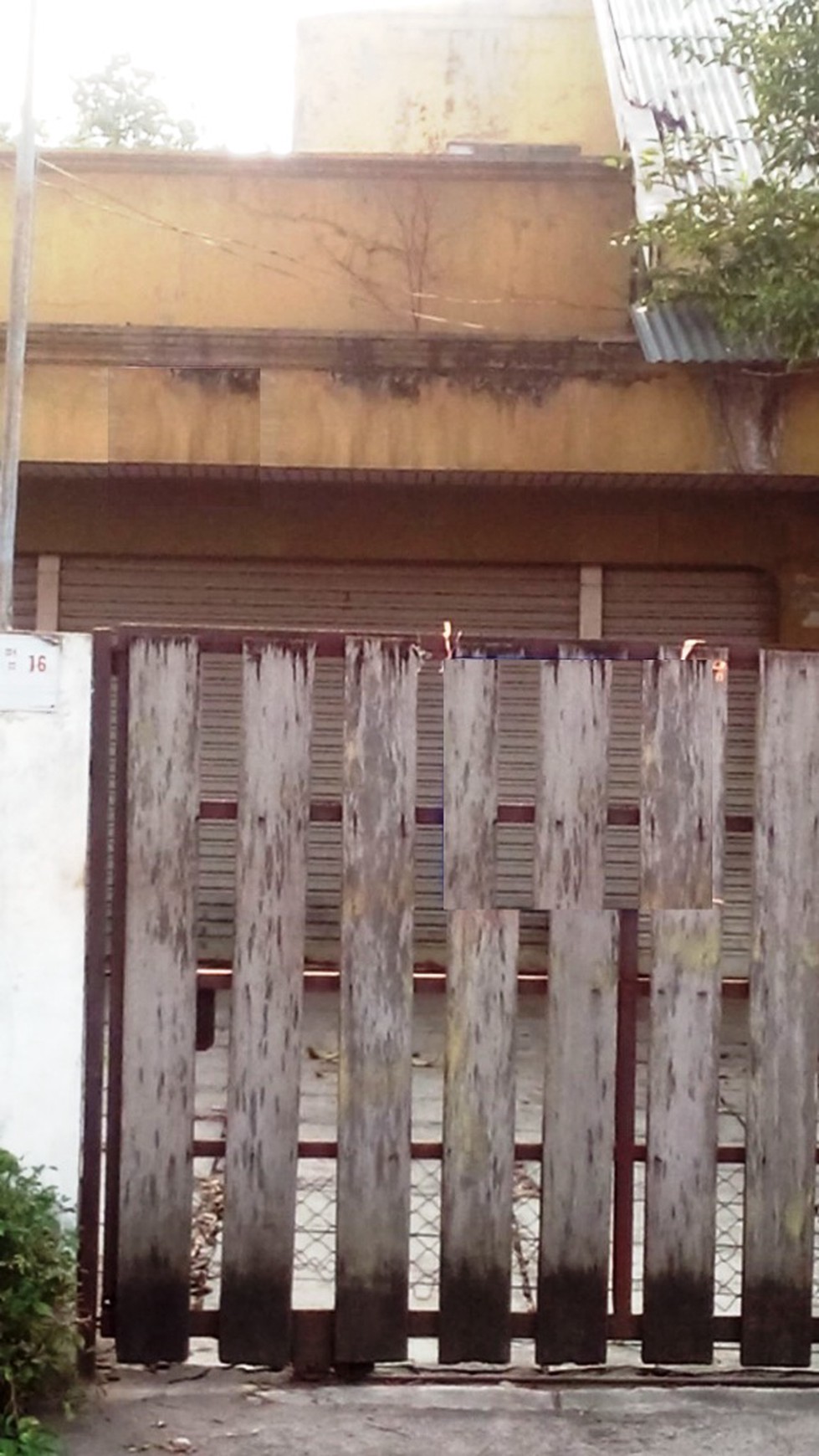 Rumah Hitung Tanah di Kebon Jeruk Jakarta Barat, dekat dengan jalan raya panjang...