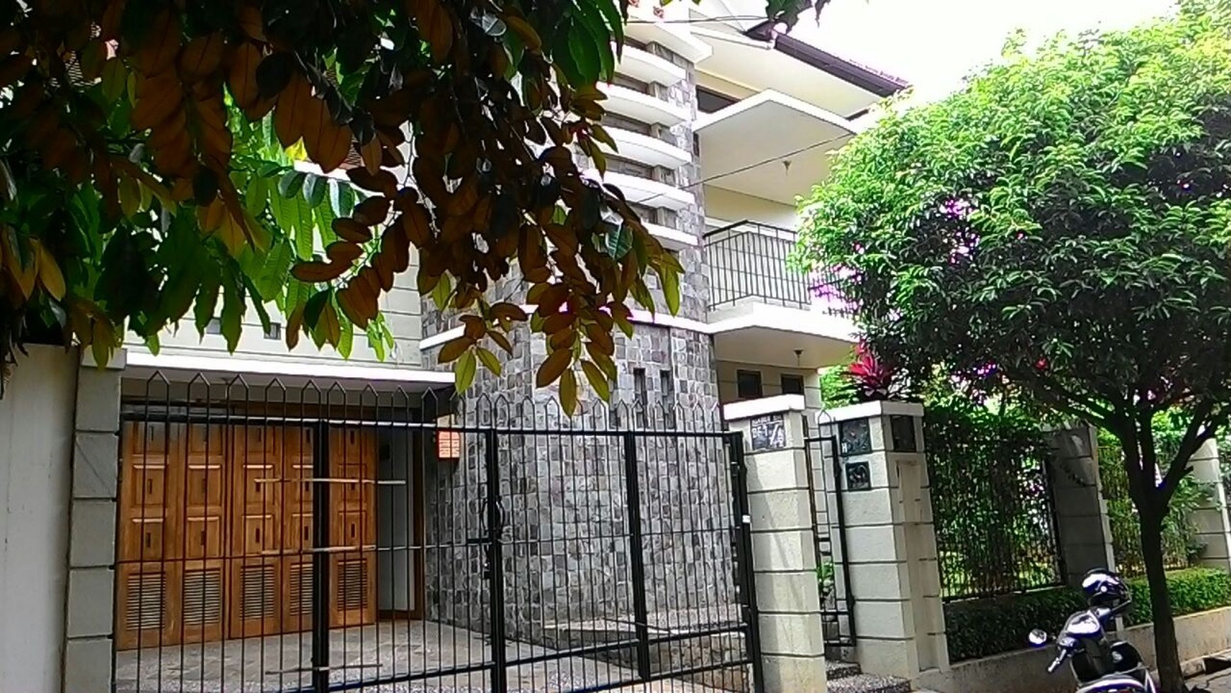 RUMAH MINIMALIS BAGUS,SIAP HUNI,GOOD PRICE SEKTOR 3 BINTARO JAYA..