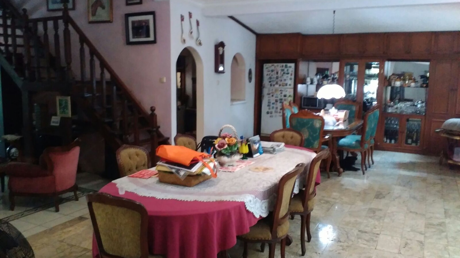 RUMAH PINGGIR JALAN, HALAMAN BELAKANG LUAS,BAGUS DIJAKARTA TIMUR