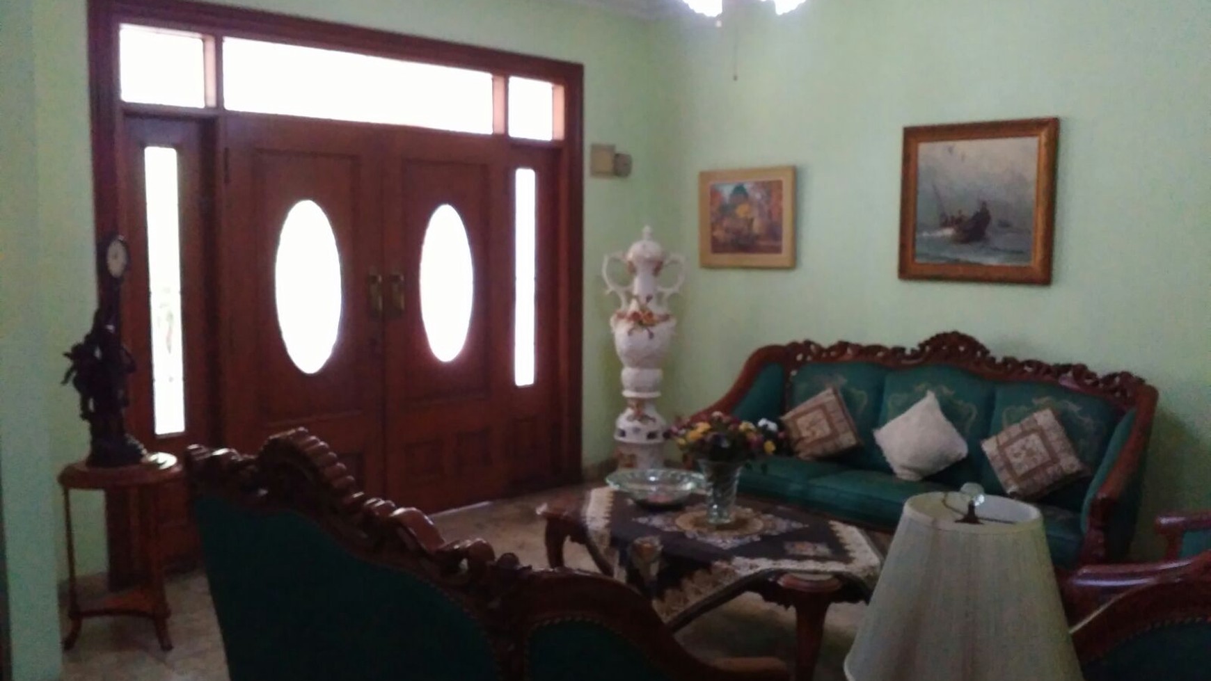 RUMAH PINGGIR JALAN, HALAMAN BELAKANG LUAS,BAGUS DIJAKARTA TIMUR