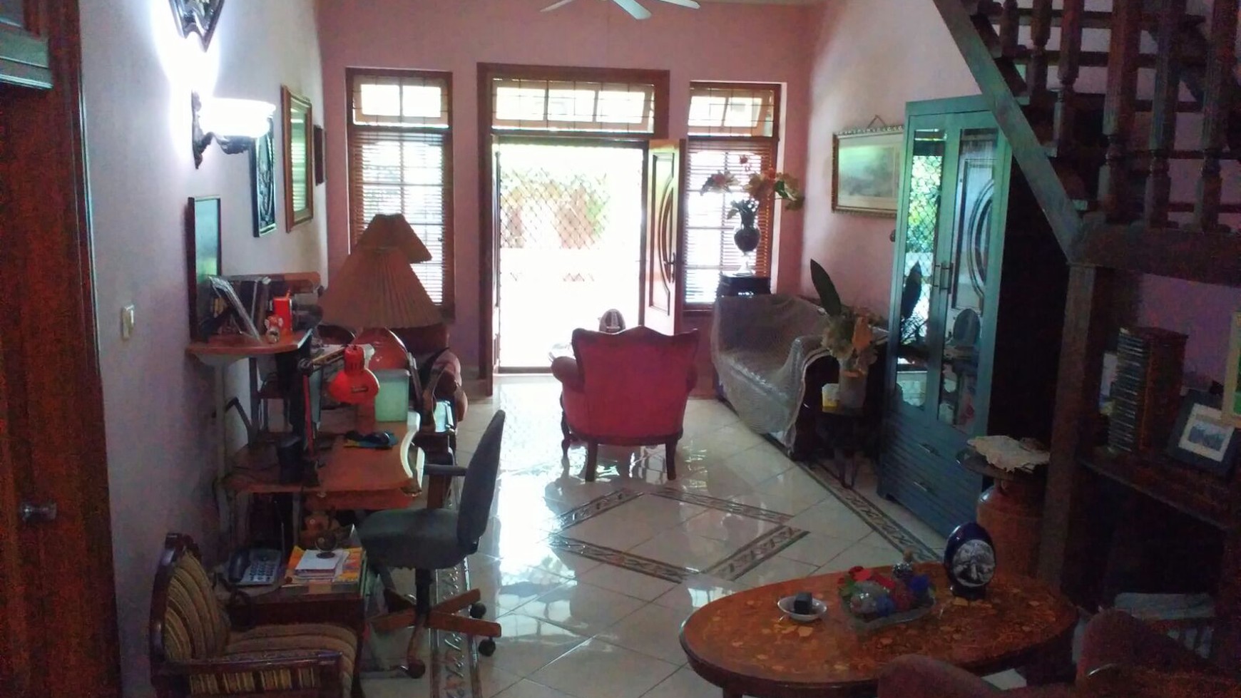 RUMAH PINGGIR JALAN, HALAMAN BELAKANG LUAS,BAGUS DIJAKARTA TIMUR