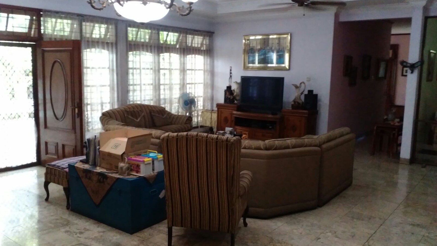 RUMAH PINGGIR JALAN, HALAMAN BELAKANG LUAS,BAGUS DIJAKARTA TIMUR