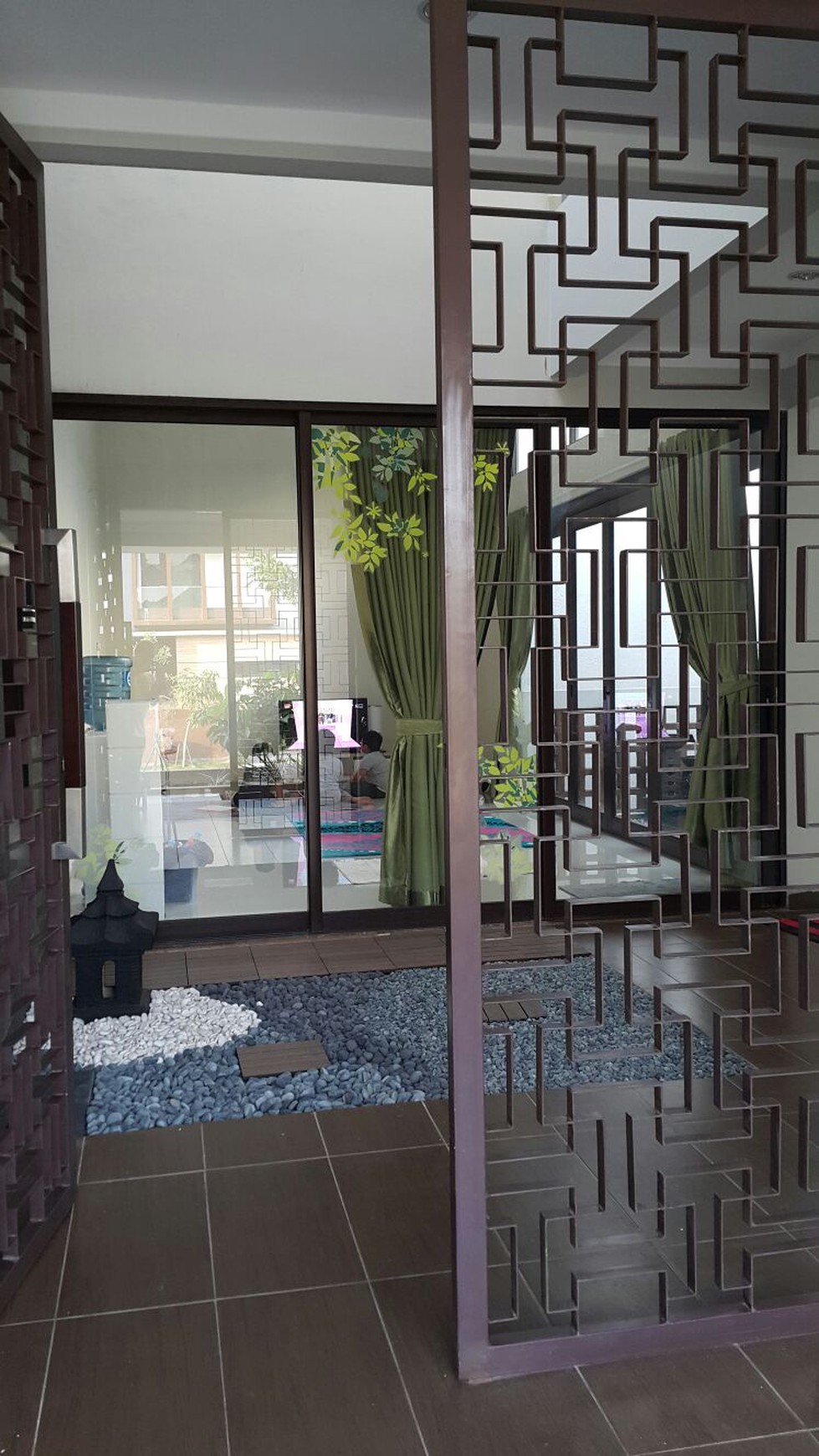 Rumah baru minimalis dan modern dikawasan elit