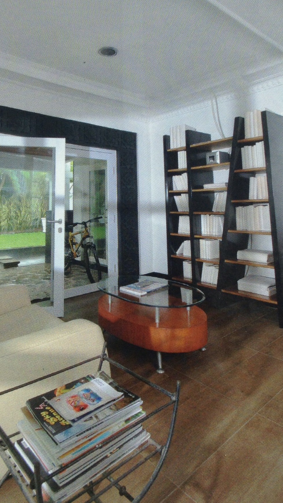 Rumah bergaya minimalis contemporer nyaman dan asri #AK