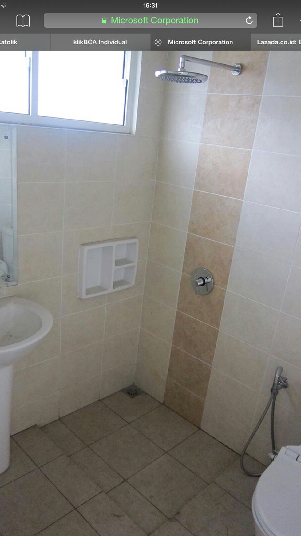 Rumah bergaya minimalis contemporer nyaman dan asri #AK