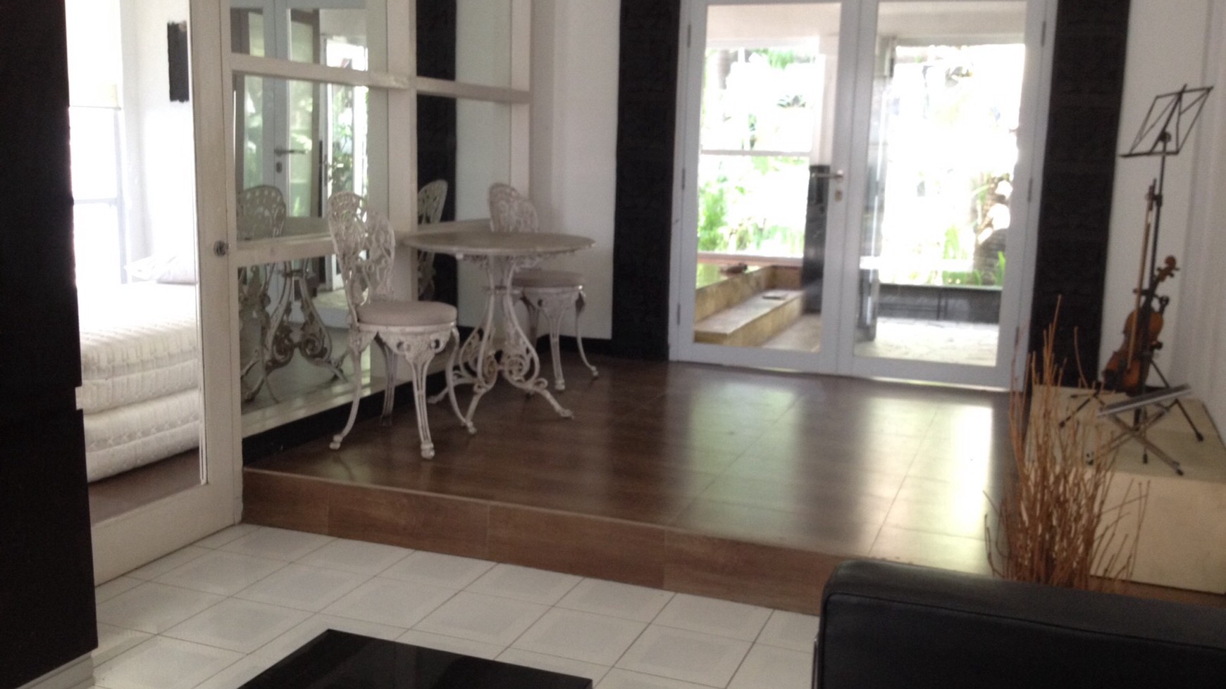 Rumah bergaya minimalis contemporer nyaman dan asri #AK