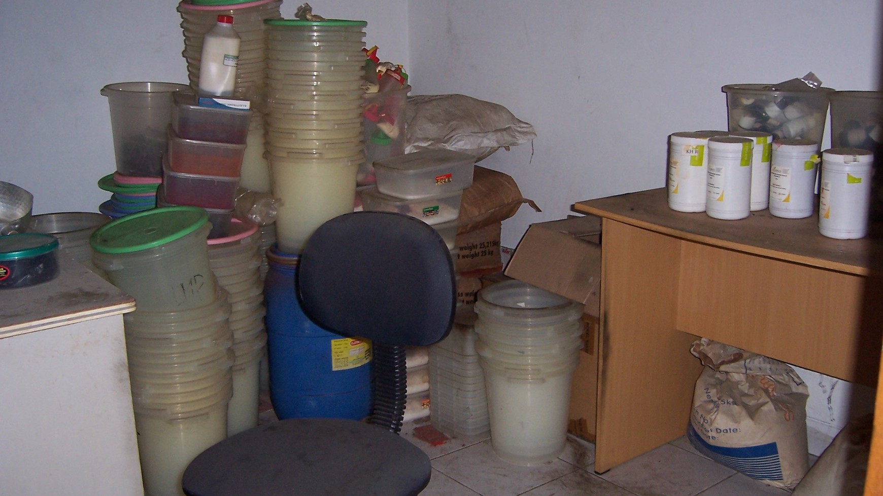 Tempat usaha/gudang berikut ruangan kantor