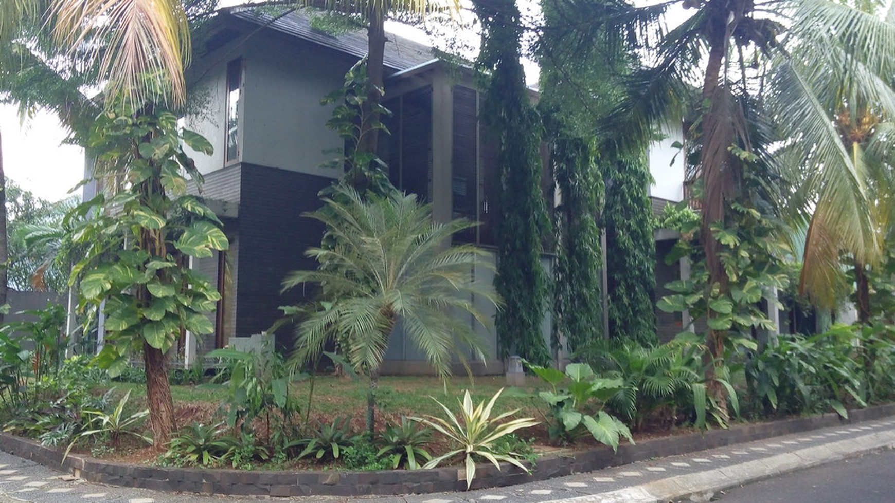 Dijual Rumah Mewah dan Elegan Dikawasan Graha Taman, Bintaro Utama Sektor IX