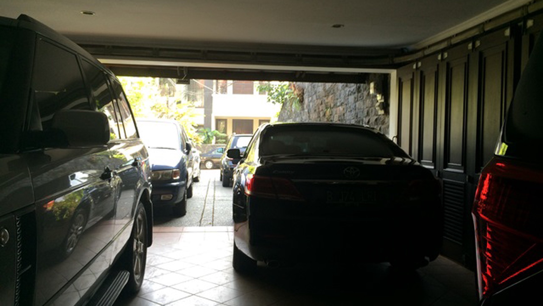RUMAH MEWAH DALAM TOWNHOUSE DGN PRIVATE POOL DI BENDA - KEMANG #ER
