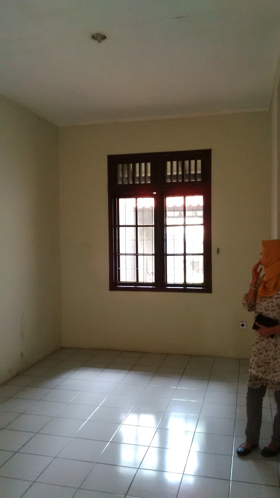 Dijual Rumah dengan Halaman Depan luas