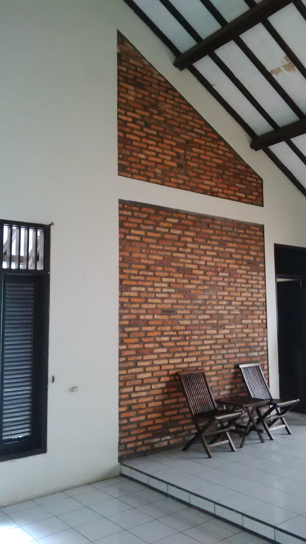 Dijual Rumah dengan Halaman Depan luas