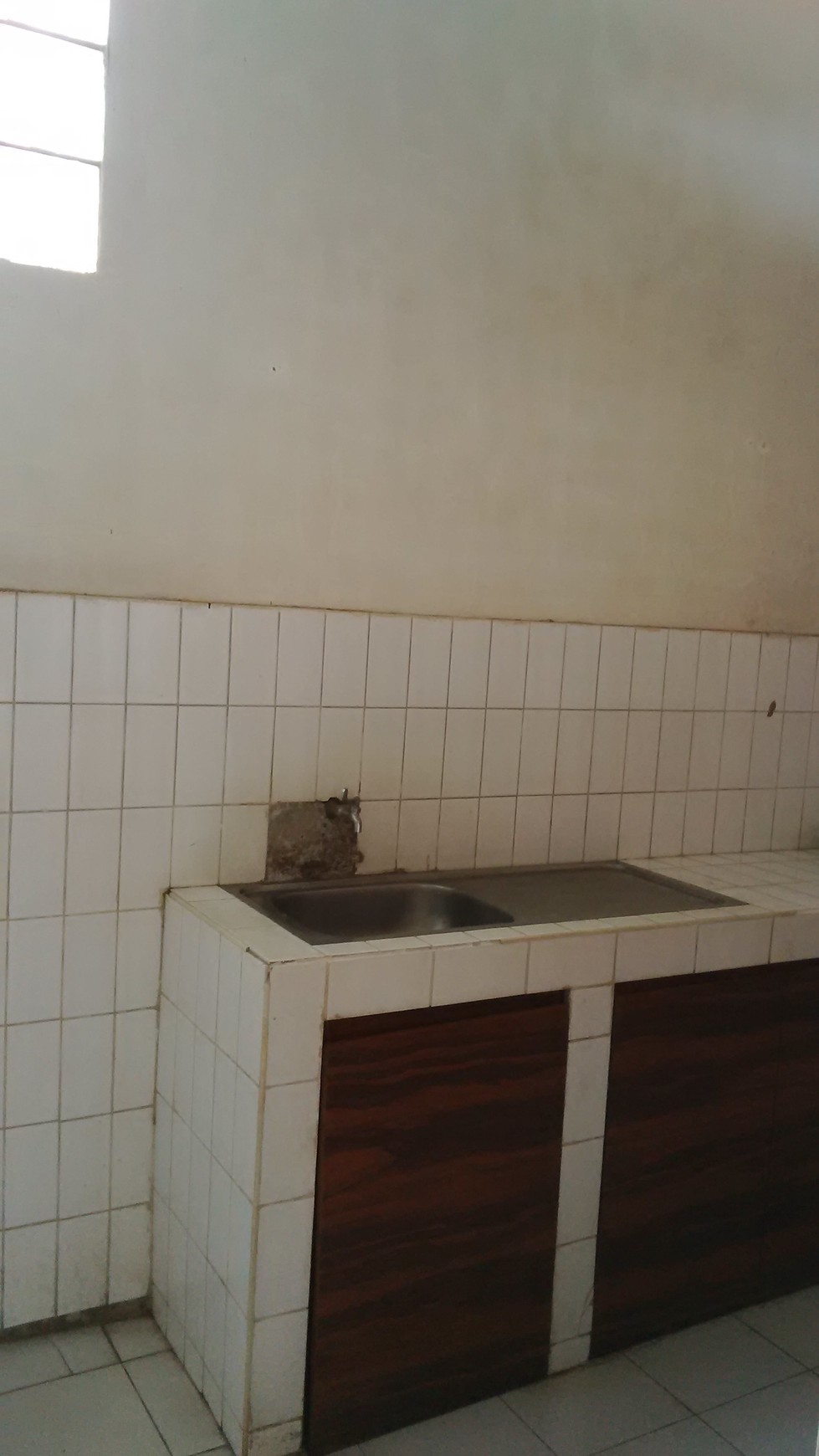 Dijual Rumah dengan Halaman Depan luas