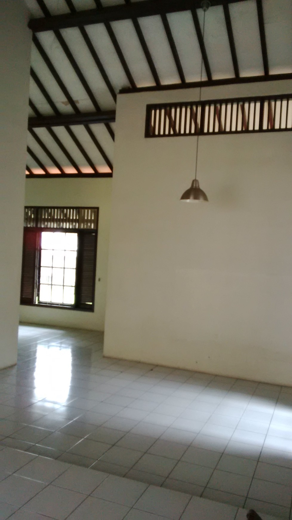 Dijual Rumah dengan Halaman Depan luas
