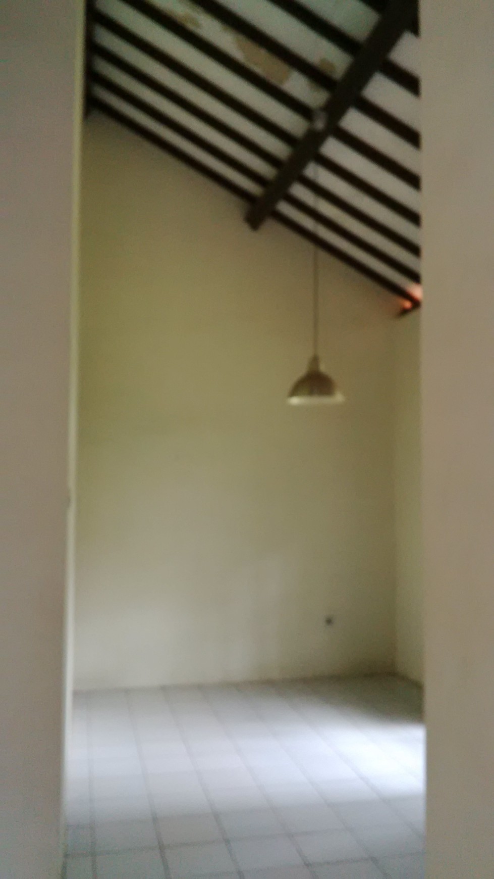 Dijual Rumah dengan Halaman Depan luas
