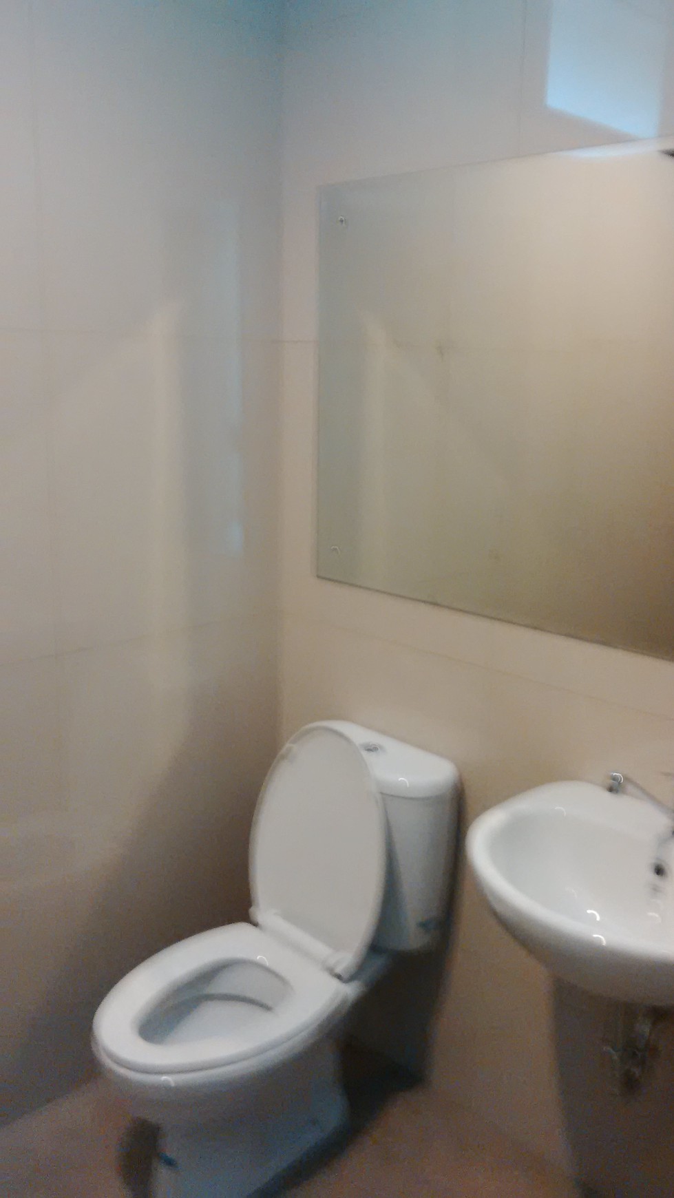 Dijual Rumah dengan Halaman Depan luas