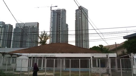 kavling lokasi depan jalan raya!! sangat strategisi Jual Hitung Tanah 3 Rumah + 3 Pool