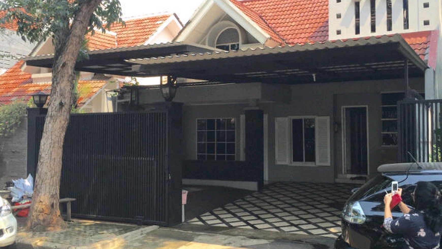 Rumah cantik dikelilingi fasilitas lengkap