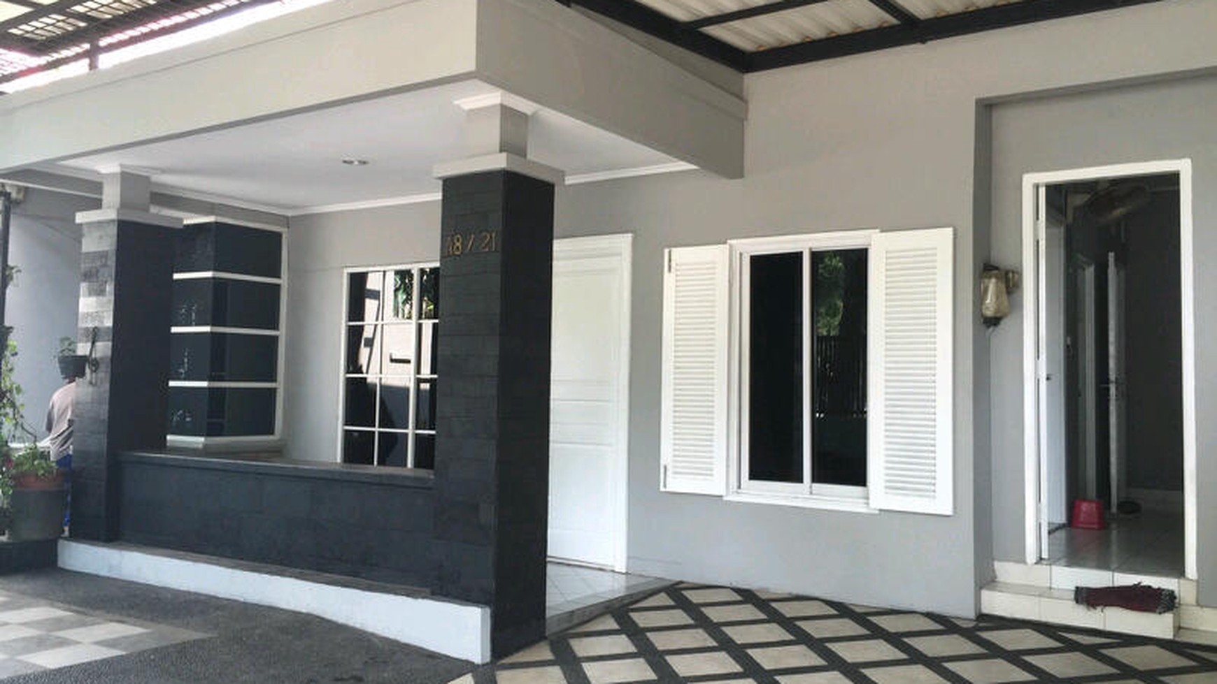 Rumah cantik dikelilingi fasilitas lengkap