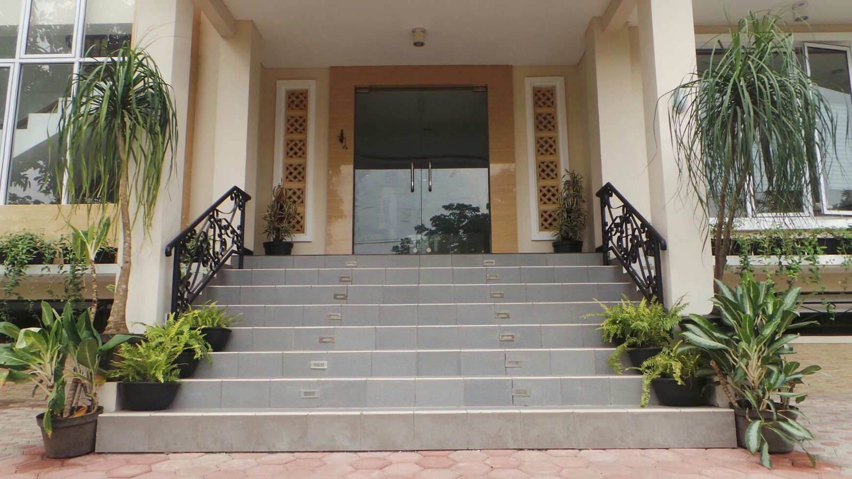 Kos-kosan Bagus,pinggir jalan di Neglasari Tangerang