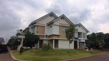 lokasi  strategis posisi hook !! rumah Nyaman dan Siap Huni di Kawasan Discovery, Bintaro