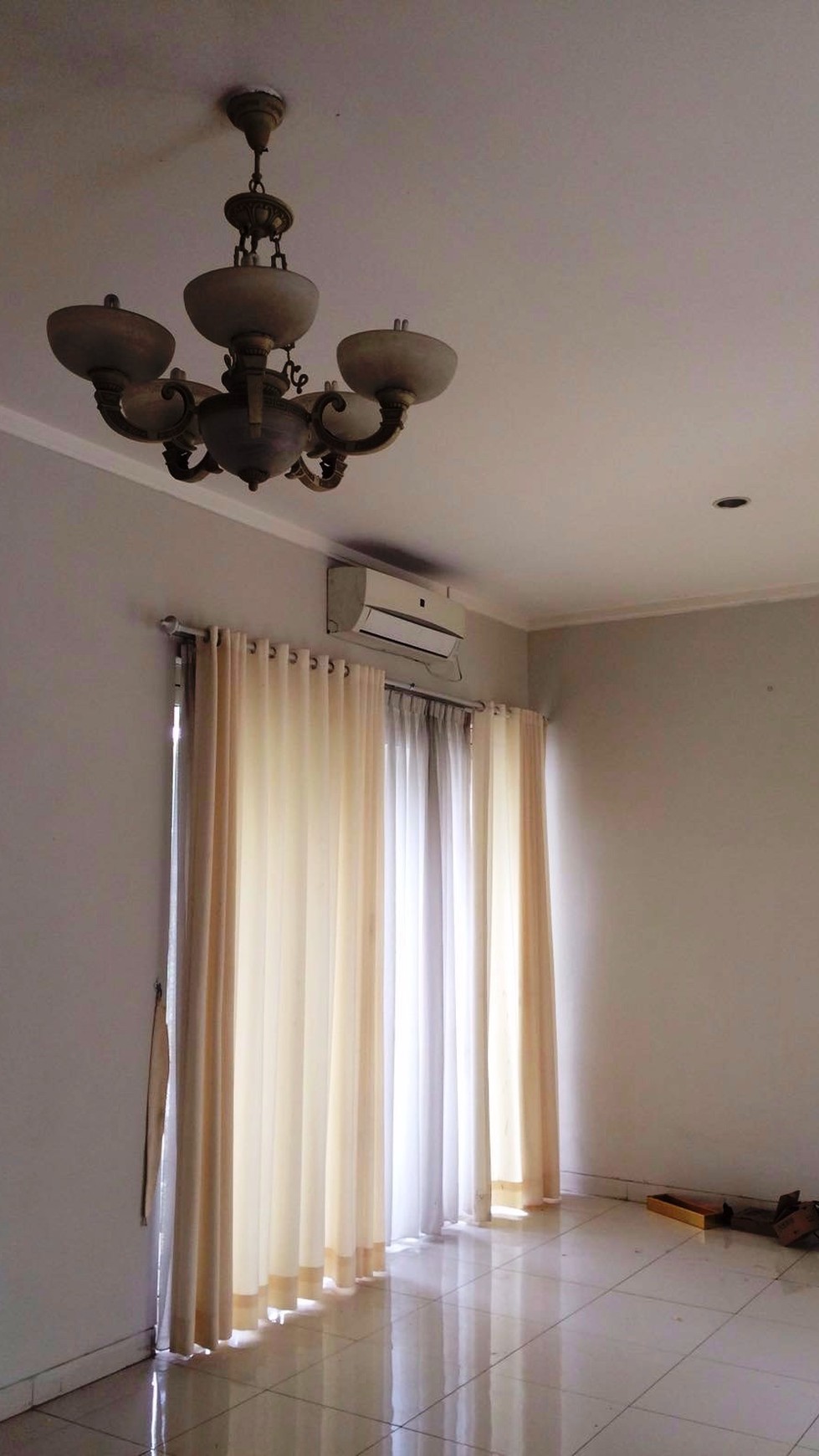 lokasi  strategis posisi hook !! rumah Nyaman dan Siap Huni di Kawasan Discovery, Bintaro