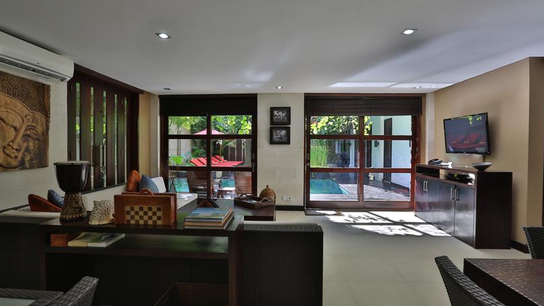 Freehold Luxury Familly Villa 6 Bedrooms in Kuta , Close to Beach & Restaurants