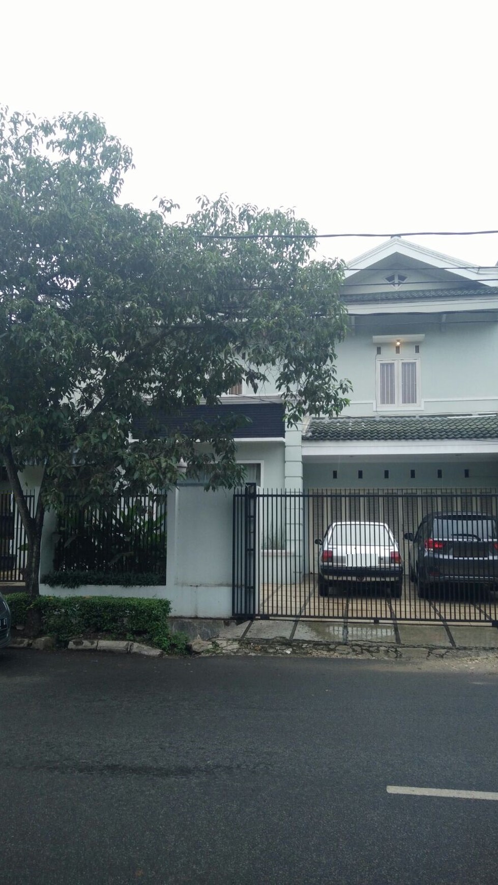 Rumah pinggir jalan,luas tanah 255,strategis  di Sektor 9 Bintaro Jaya