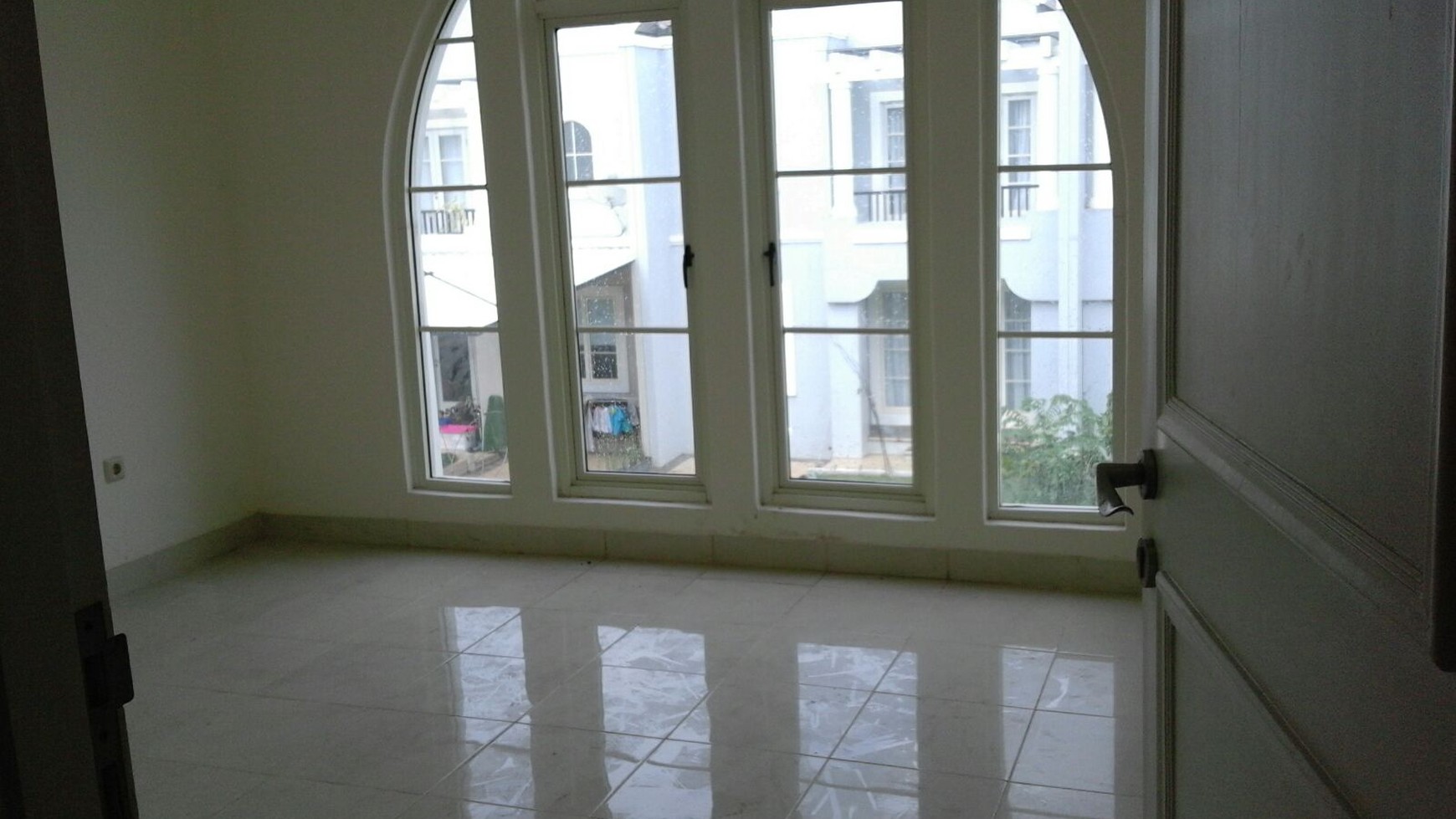 Diiual / Disewakan Rumah Taman Rolling Hill - Lippo Karawaci