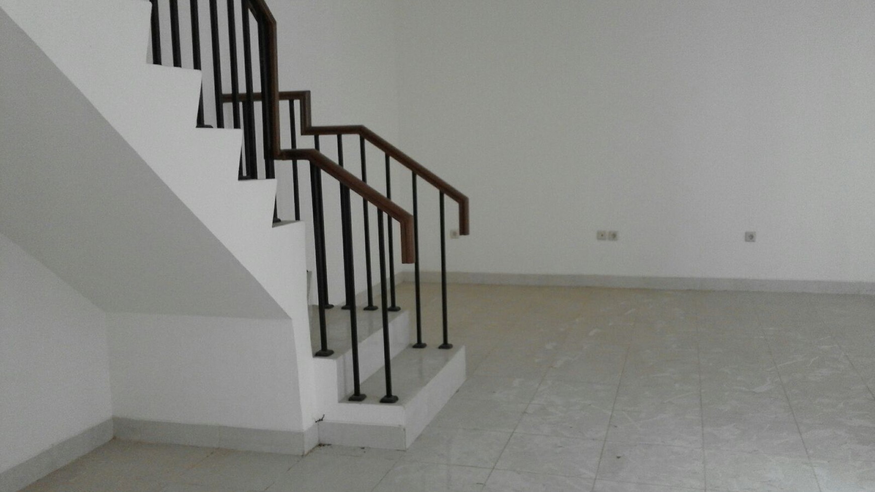 Diiual / Disewakan Rumah Taman Rolling Hill - Lippo Karawaci