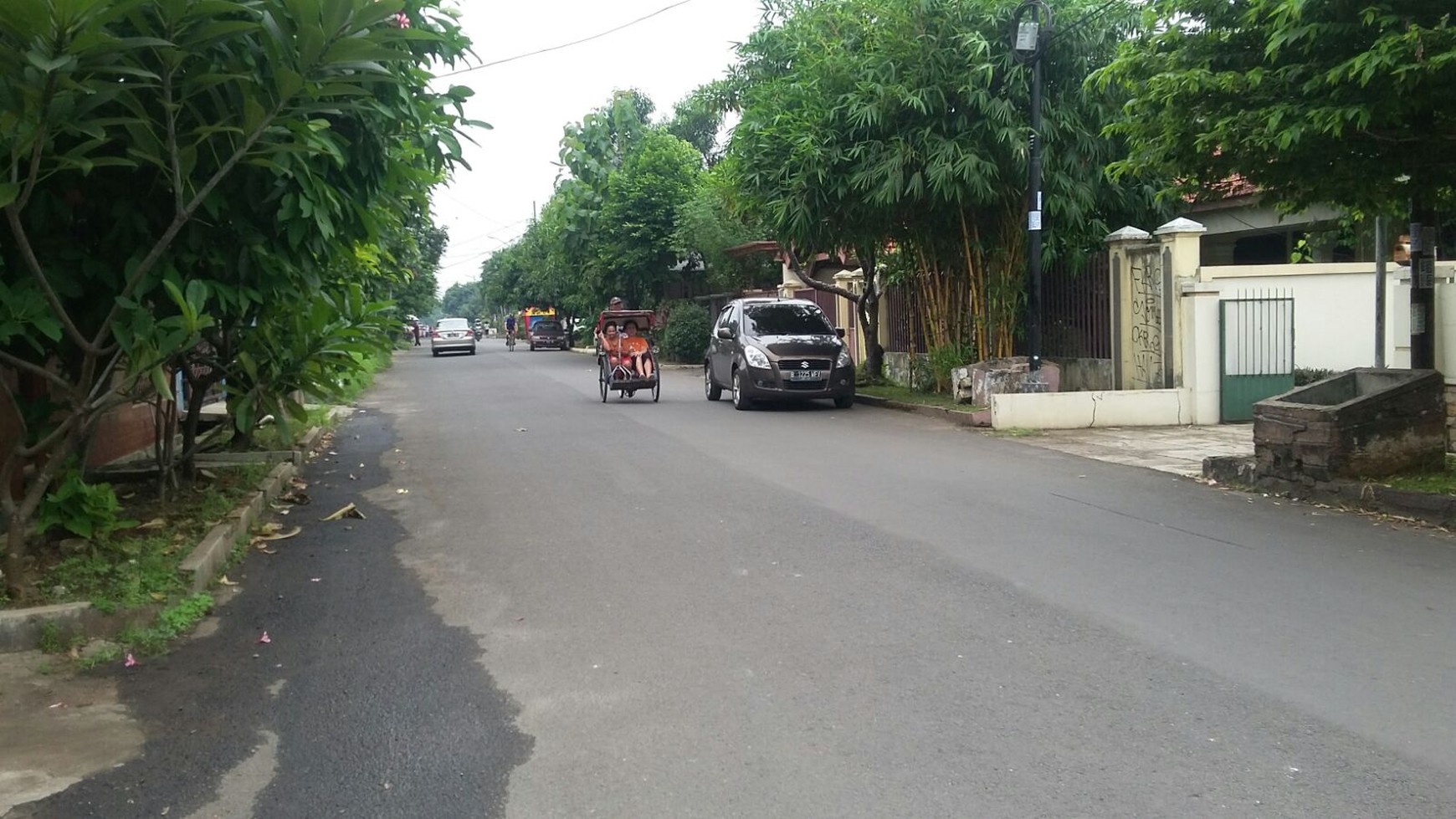 Rumah siap huni,pinggir jalan raya di Pondok Ranji