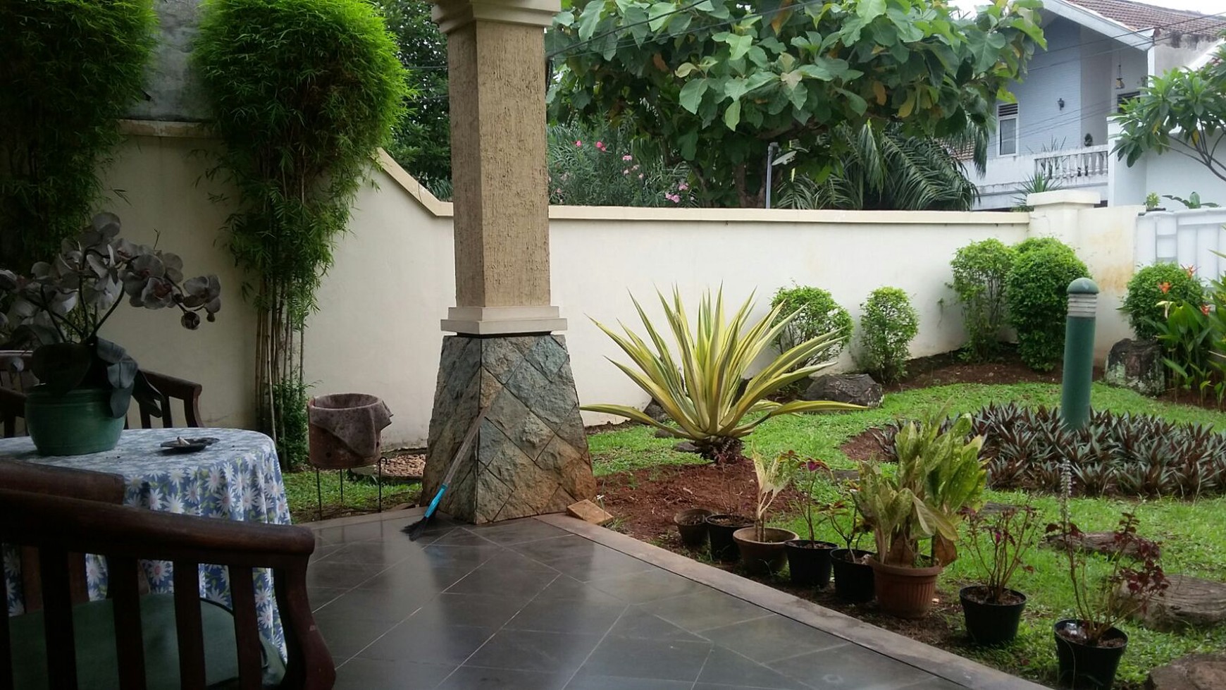 Rumah siap huni,pinggir jalan raya di Pondok Ranji