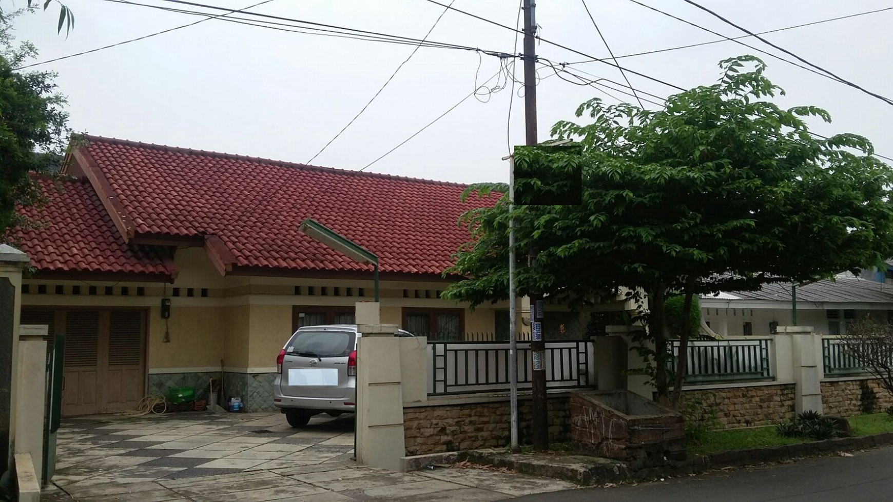 Rumah siap huni,pinggir jalan raya di Pondok Ranji