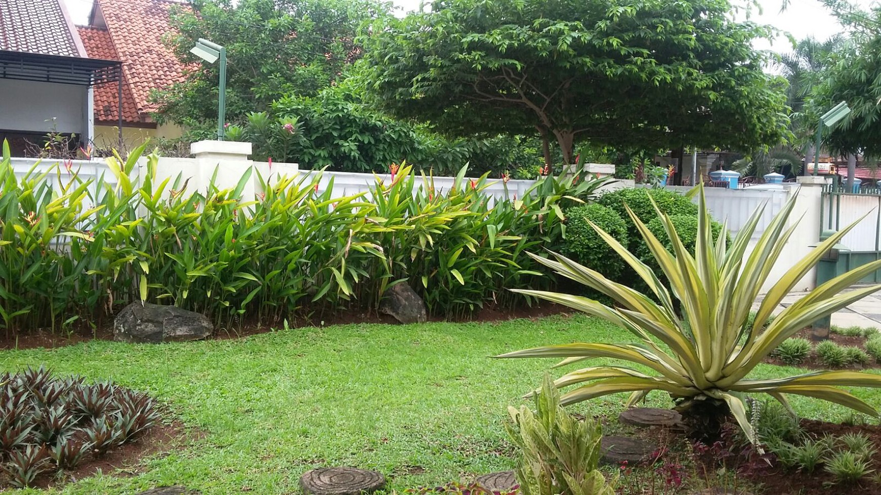 Rumah siap huni,pinggir jalan raya di Pondok Ranji